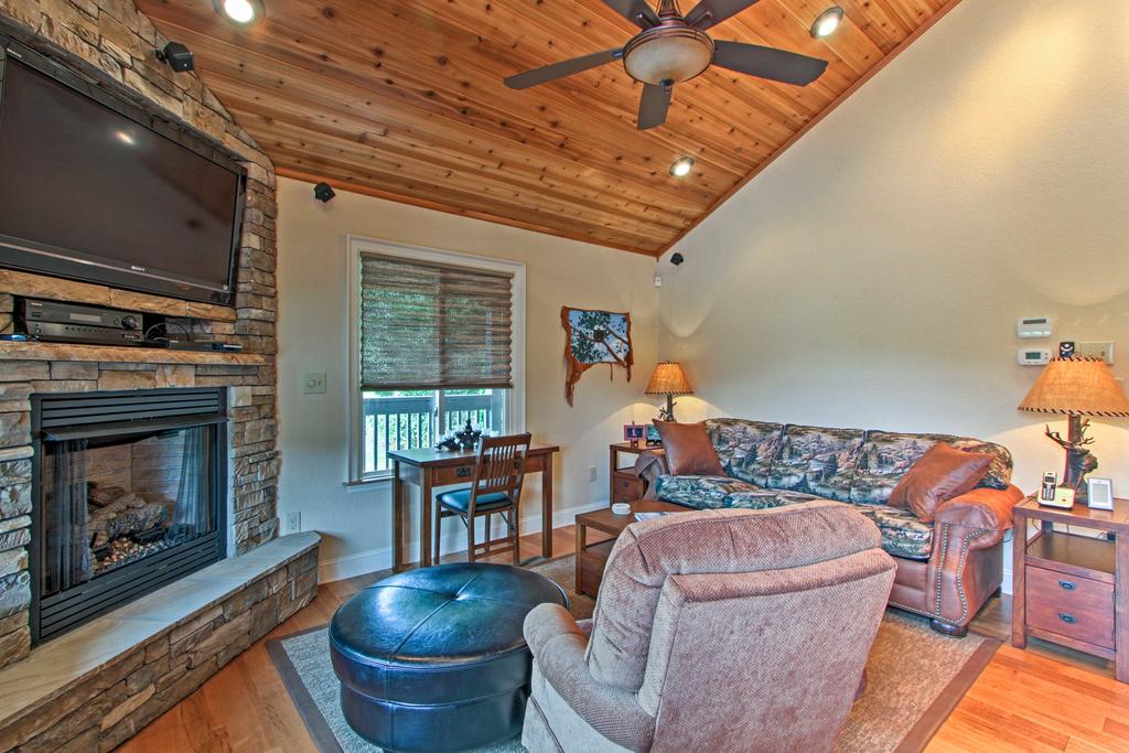 'Lost In The Clouds' Cabin With Private Pond & Views! - thumb 3