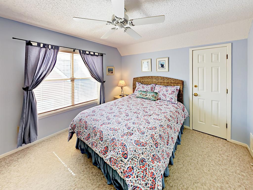 1027 North Sea Bridge Court Home - thumb 3