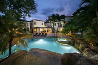 8 Bedroom Villa Fits 20 with Movie Theater Pool Basketball Accommodation Missouri