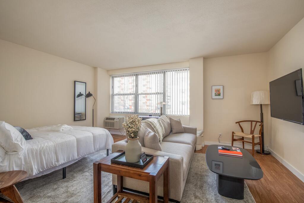 Arch, Dome, Dtown - Classic 1BR With Rooftop By Zencity