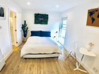 ARTBNB // romantic // SURF // studio // POOL // business // NEW Accommodation Missouri