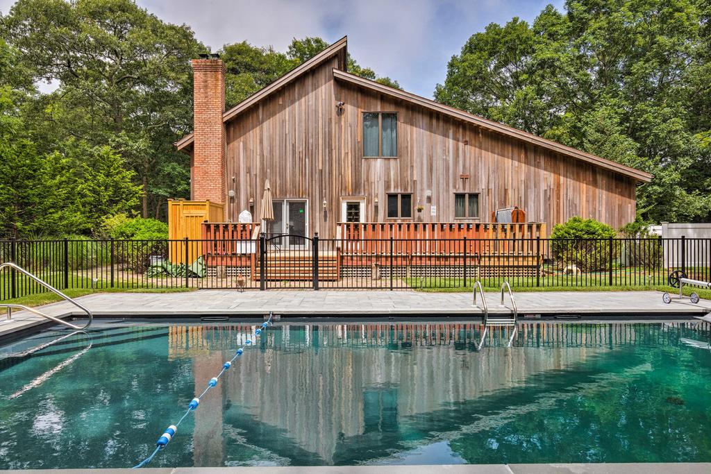 Beautiful East Hampton Home With Hot Tub And Pool! - thumb 1