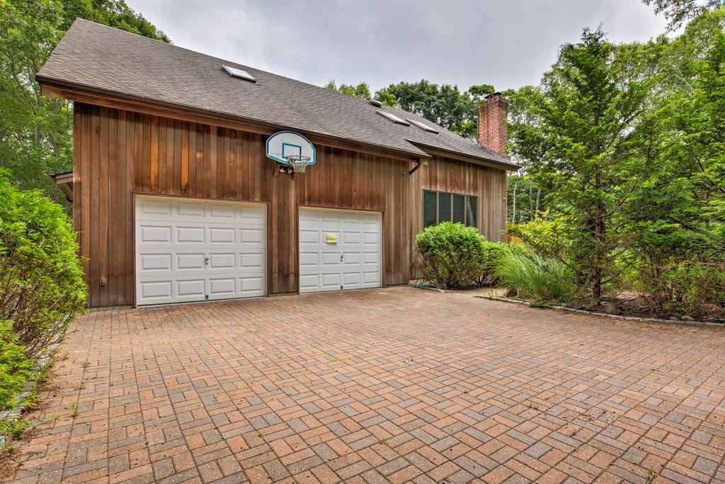 Beautiful East Hampton Home With Hot Tub And Pool! - thumb 2