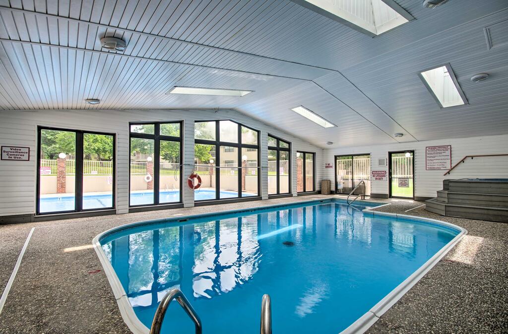 Branson Condo 1 Mile To The Strip With 2 Pools! - thumb 2