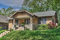 Bright Bungalow with Patio - Walk to Loose Park Accommodation Missouri