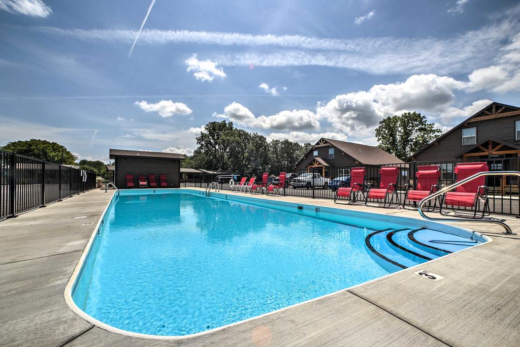 Cabin With Pool Access - Steps To Table Rock Lake! - thumb 1