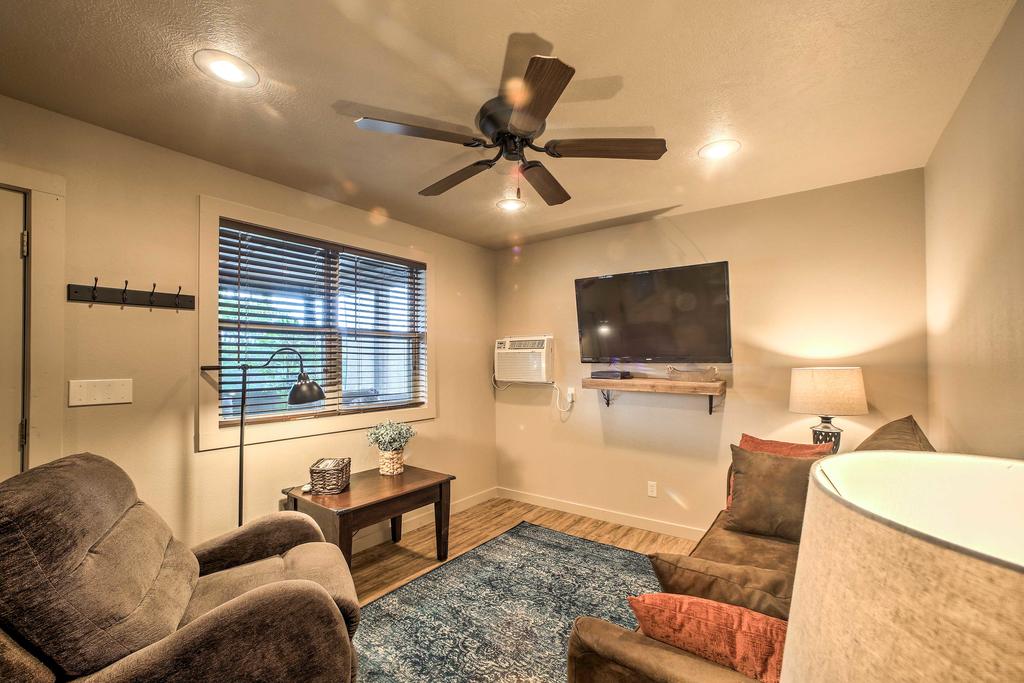 Cabin With Pool Access - Steps To Table Rock Lake! - thumb 3