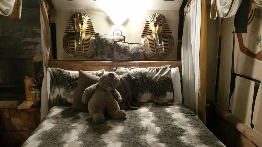 Castle Wood Theme Cottages- COUPLES ONLY - thumb 3