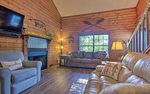 Charming Branson Getaway With Fireplace & Porch