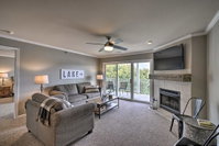Chic Parkview Bay Condo with Screened Balcony Accommodation Missouri