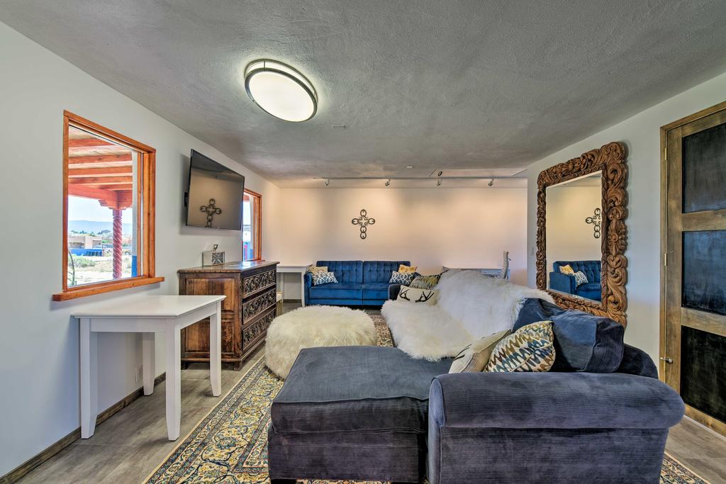Chic Studio With Grill - 25 Mins To Taos Ski Valley! - thumb 0