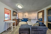 Chic Studio with Grill - 25 Mins to Taos Ski Valley Accommodation Missouri