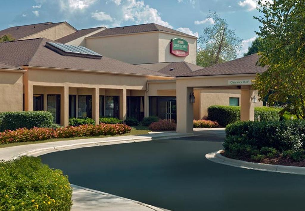 Courtyard Charlotte Arrowood - thumb 3