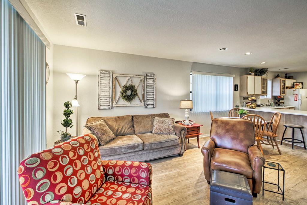 Cozy Central Branson Condo With Pool! - thumb 2