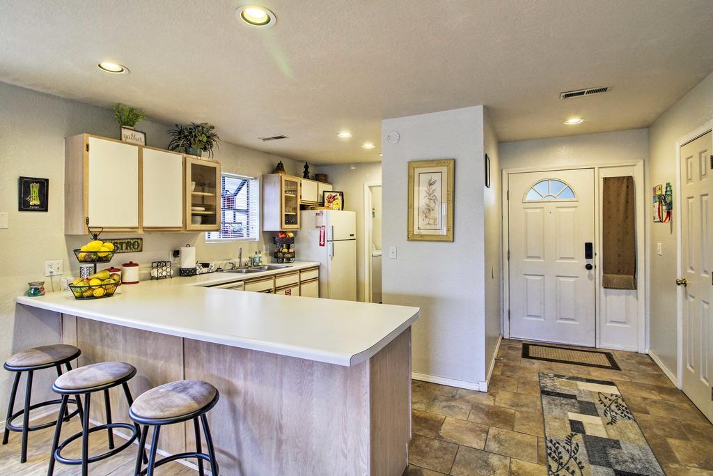 Cozy Central Branson Condo With Pool! - thumb 1