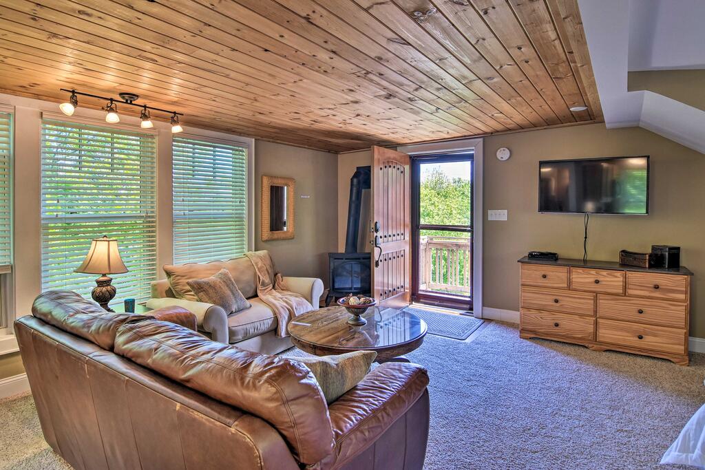 Cozy Couples Retreat At 'Blue Ridge Loft! - thumb 3