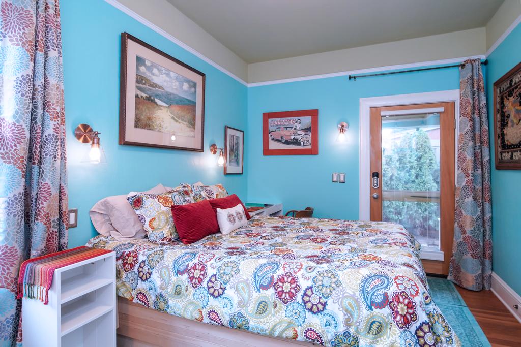 Cozy Private Patio Suite - Perfect Central Location - thumb 1