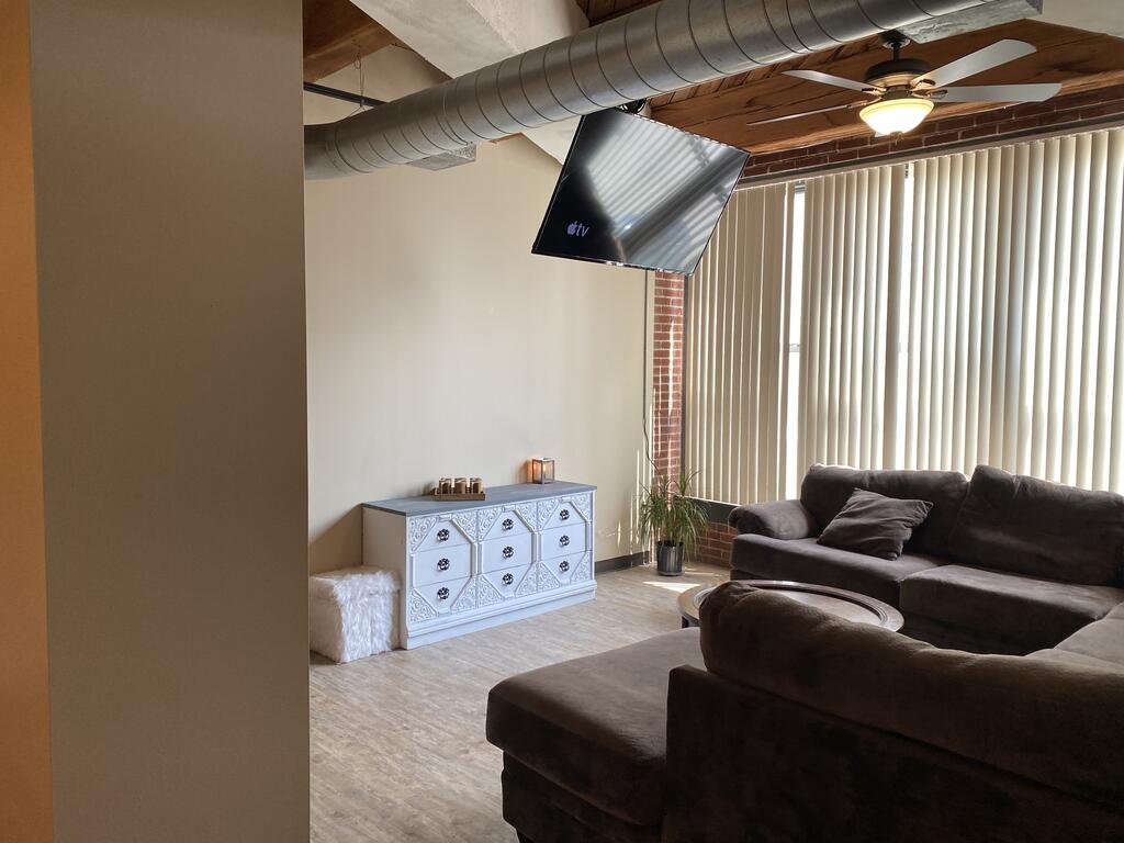 Downtown Wash Ave Luxury Loft With City View 4L - thumb 3