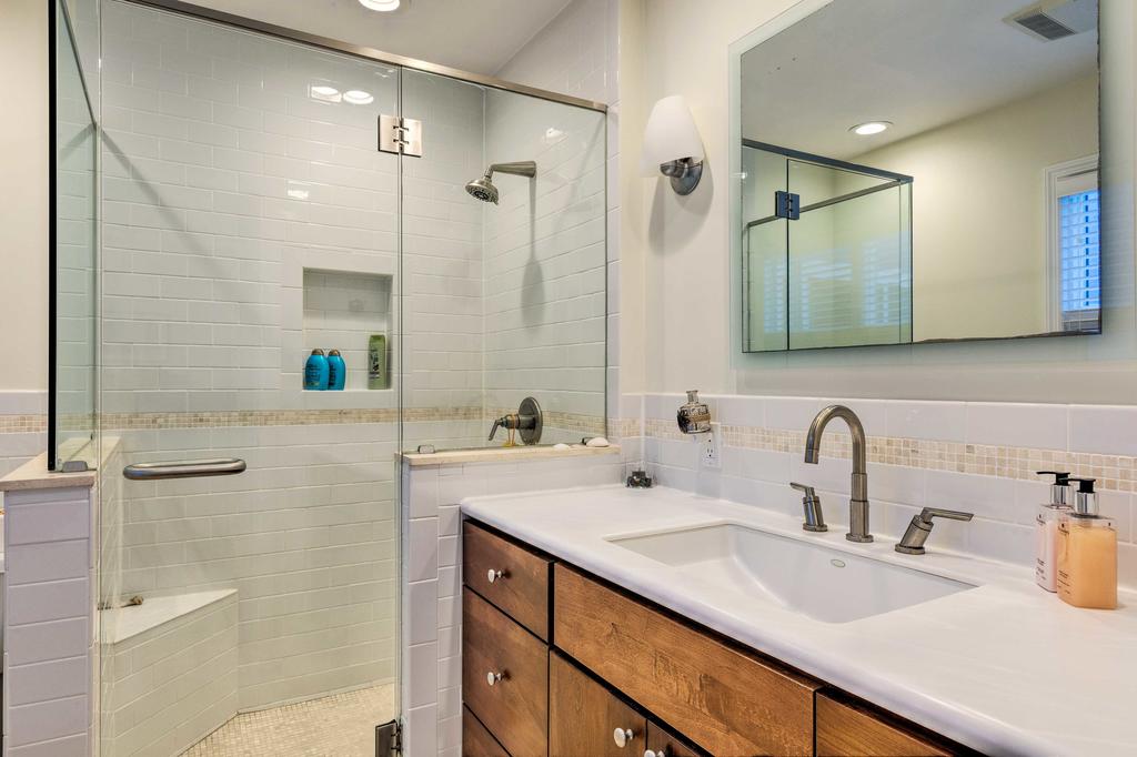 East Hampton Luxury - Home With Upscale Pool And Marina - thumb 0