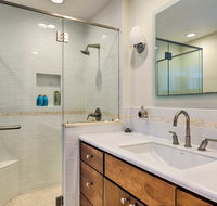 East Hampton Luxury - Home with Upscale Pool and Marina - Accommodation Missouri