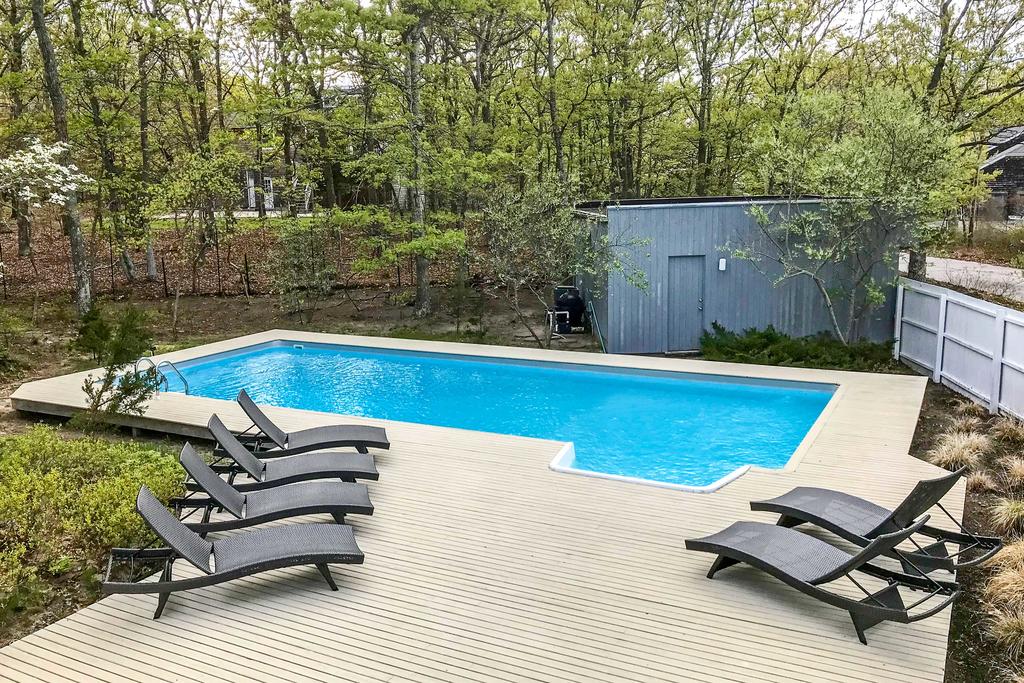 East Hampton Luxury - Home With Upscale Pool And Marina - thumb 3
