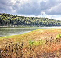 Family Getaway with Deck  Boat Slip Walk to Lake - Accommodation Missouri