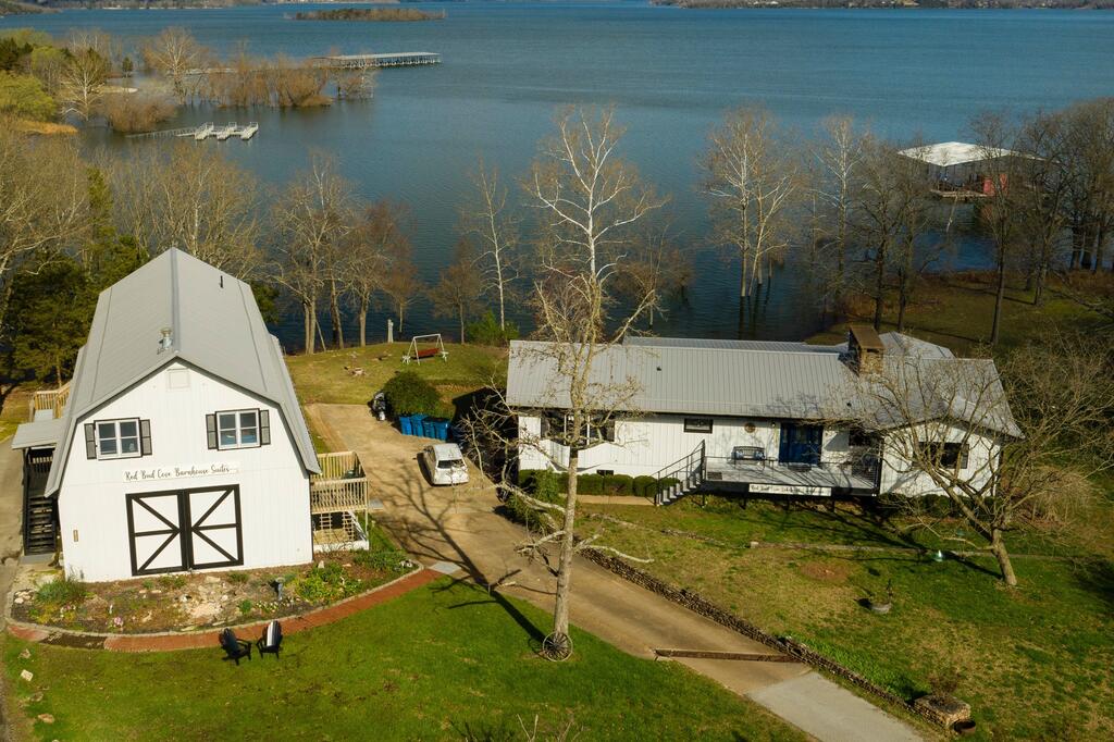 Lakeside Landing- Two Bedroom Lakefront Suite - thumb 3