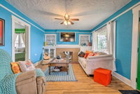 Lively Home with Front Porch Walk to Trails Accommodation Missouri