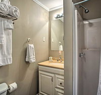 NEW Charming Studio Cabin on Lake O' the Pines - Accommodation Missouri