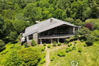 Premier Appalachian Living with Panoramic Vistas Accommodation Missouri