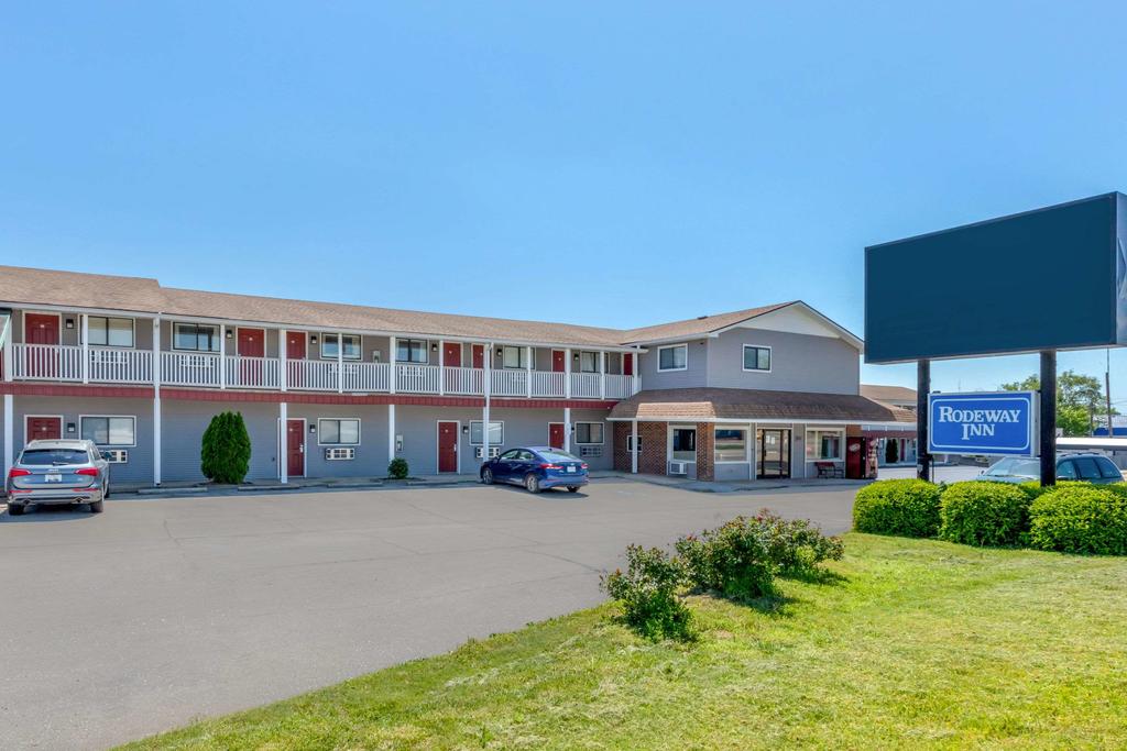 Rodeway Inn - thumb 0