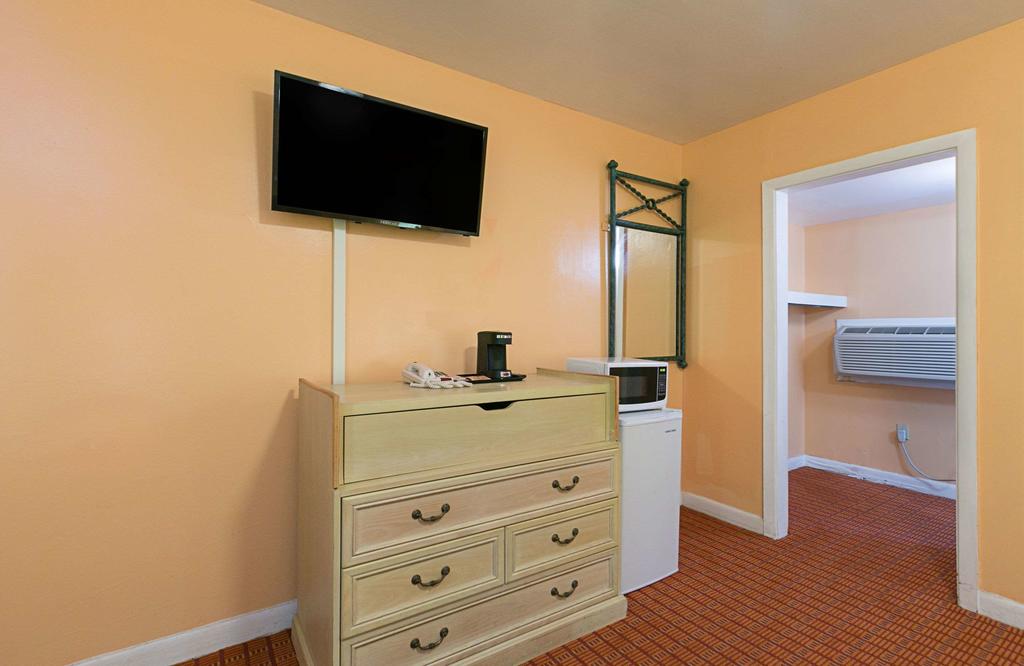 Rodeway Inn Perry - thumb 2