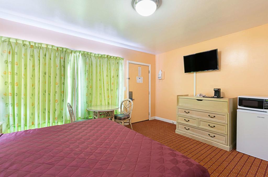 Rodeway Inn Perry - thumb 1