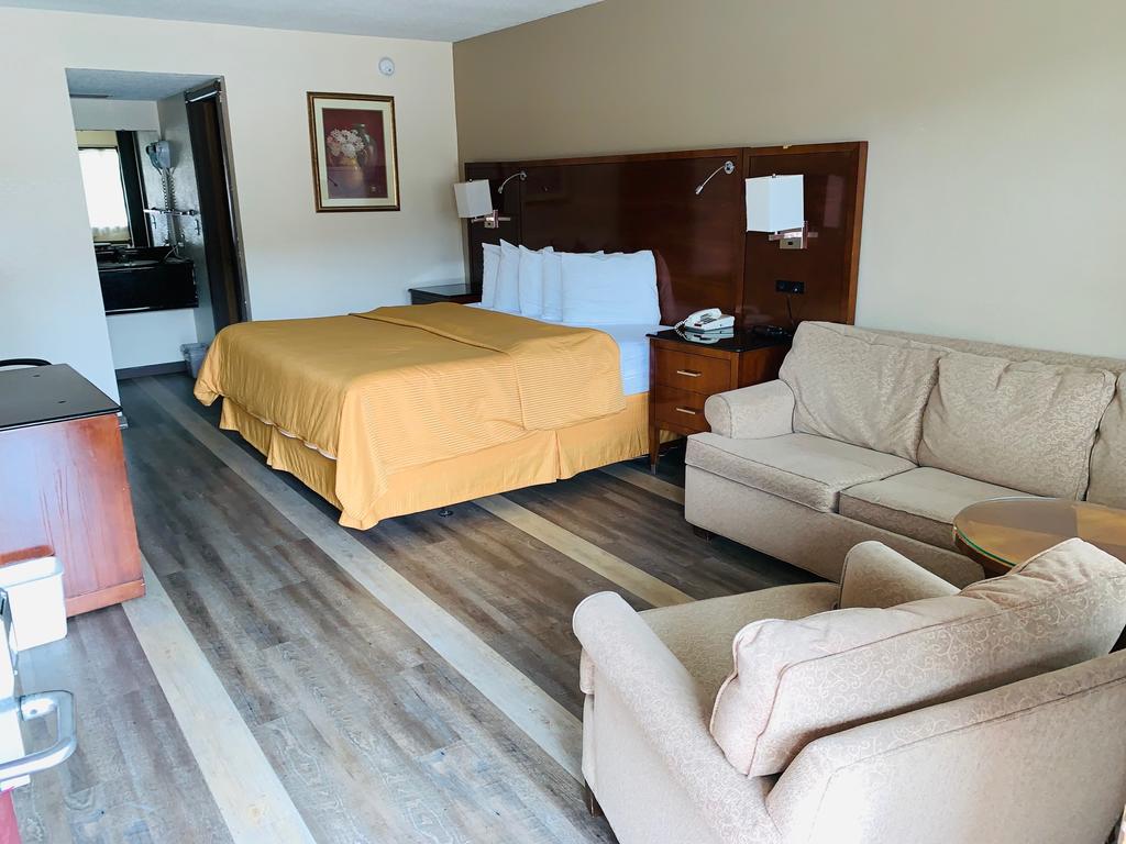 Royal Inn & Suites - thumb 3