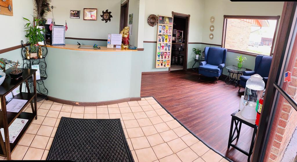 Royal Inn & Suites - thumb 1