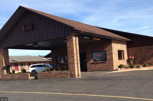 Royal Inn & Suites - thumb 0