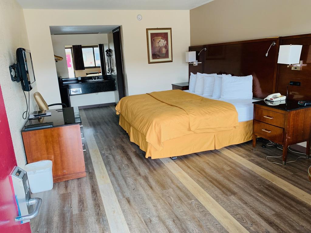 Royal Inn & Suites - thumb 2