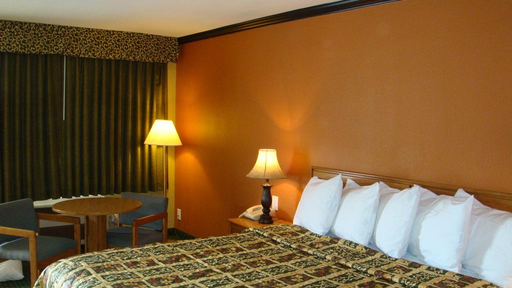 Sunset Inn Lake Oroville - thumb 1