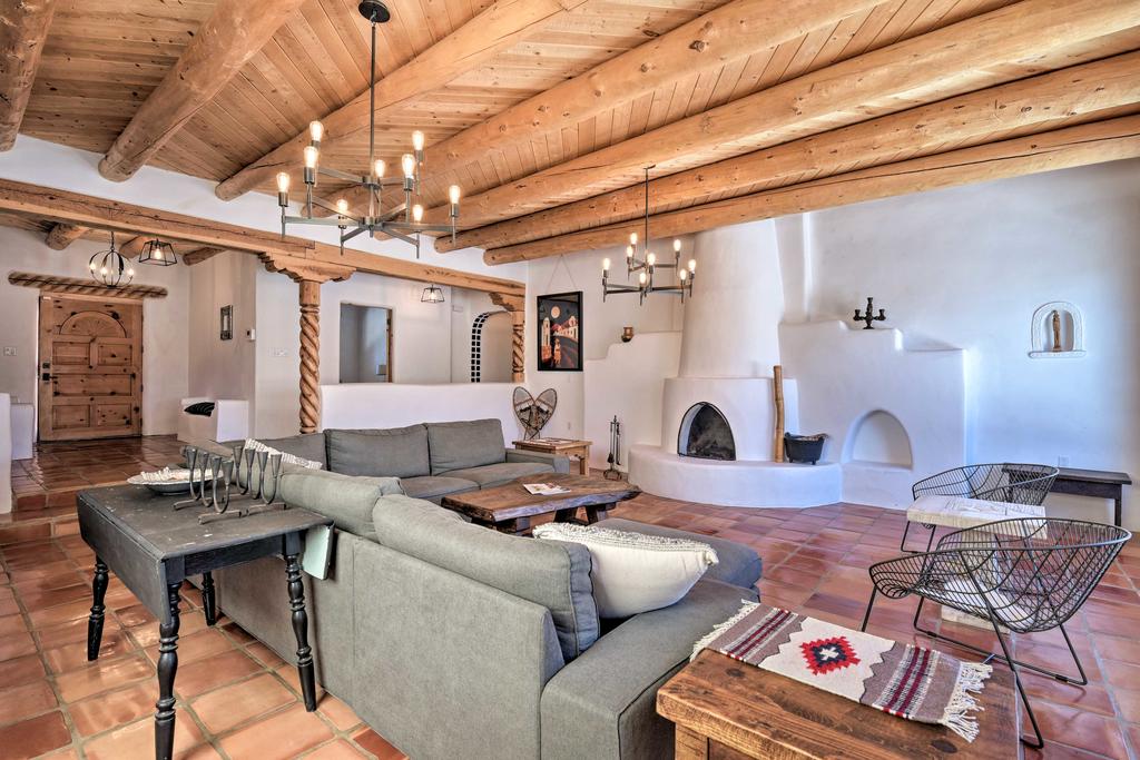 Updated El Prado Home W/Game Room & Mtn Views - thumb 1