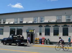 Valley Hotel & 24/7 Open Cafe