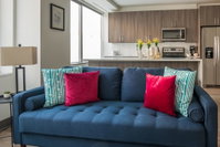 Vivid  Trendy 2BR Apt in Central Downtown Accommodation Missouri