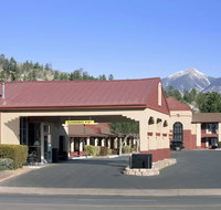 Super 8 by Wyndham NAU/Downtown Conference Center - Accommodation Missouri