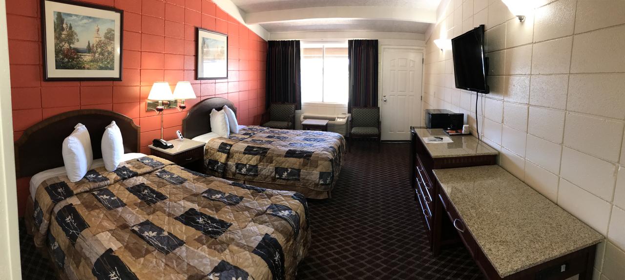 Rodeway Inn - thumb 1