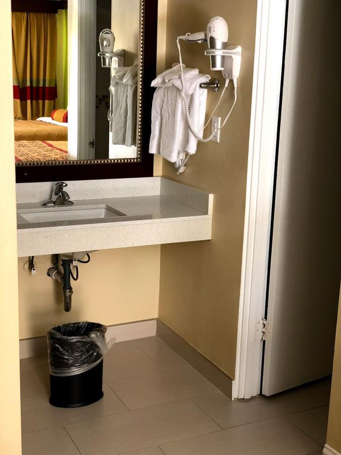 Imperial Inn Oakland - thumb 40