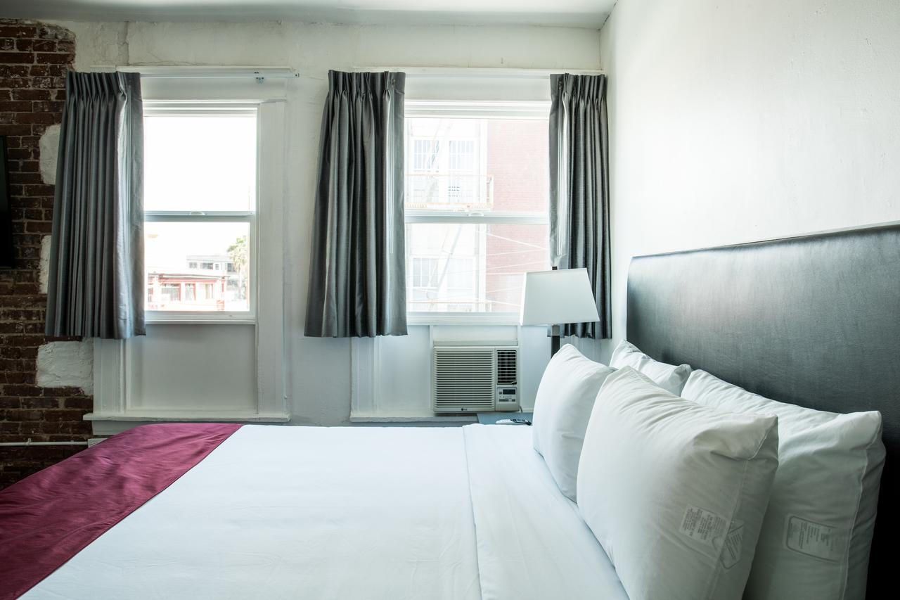 American Hotel - thumb 8