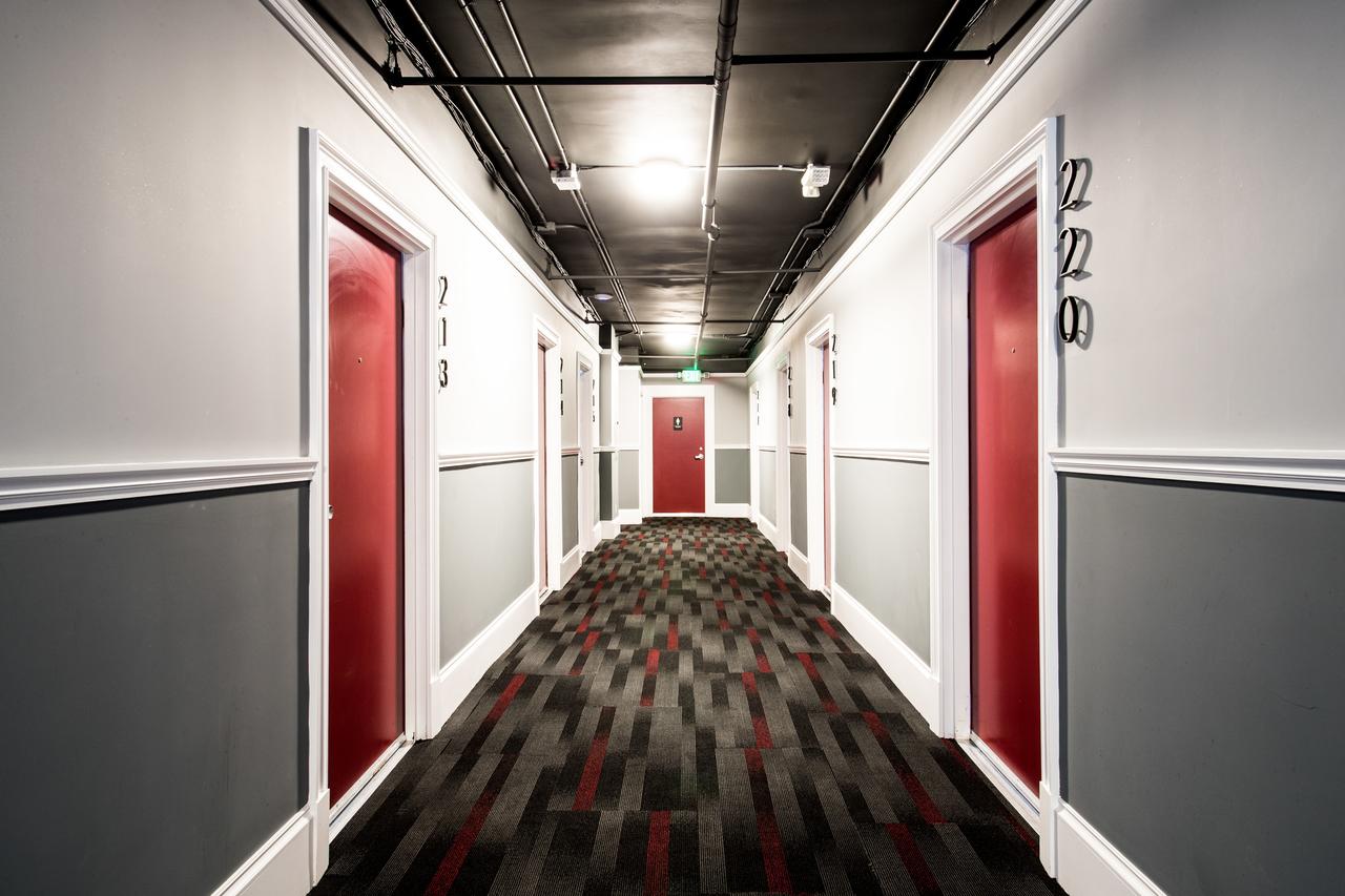 American Hotel - thumb 29