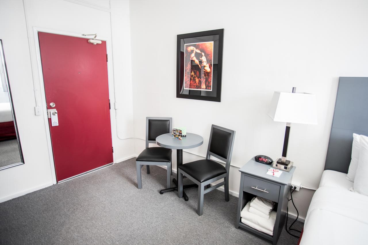 American Hotel - thumb 16