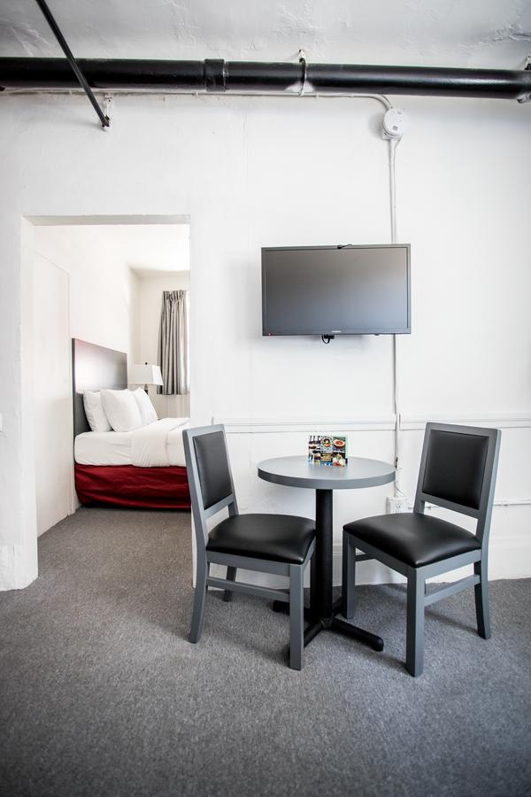 American Hotel - thumb 18