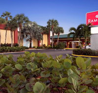 Ramada by Wyndham Naples - Accommodation Missouri