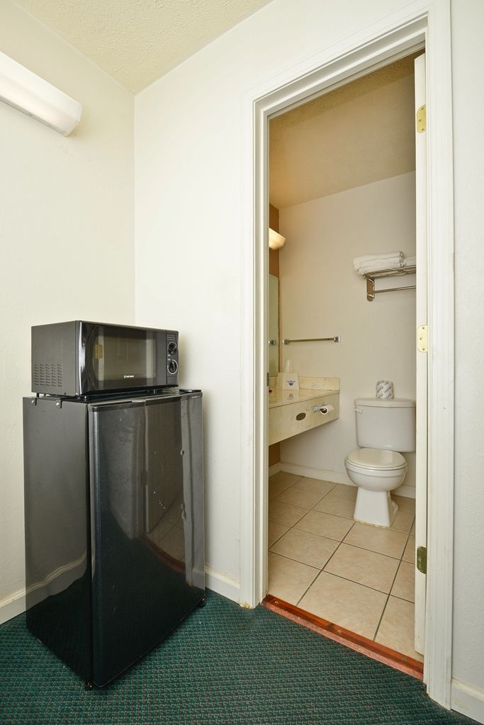 Americas Best Value Inn - thumb 11